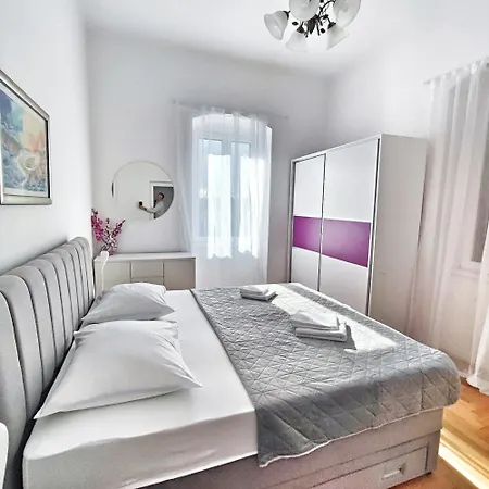 Anamarija-bacvice דירה *